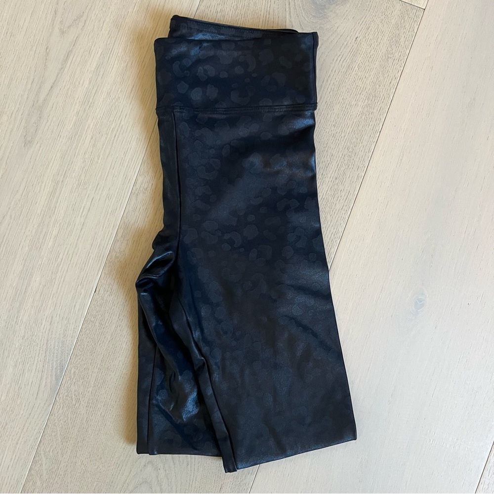 Lustrous High Rise Infinity Legging - Picture 6 of 12